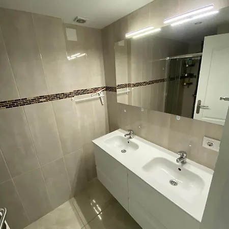 Moderne Premiere Ligne De Avec Piscine