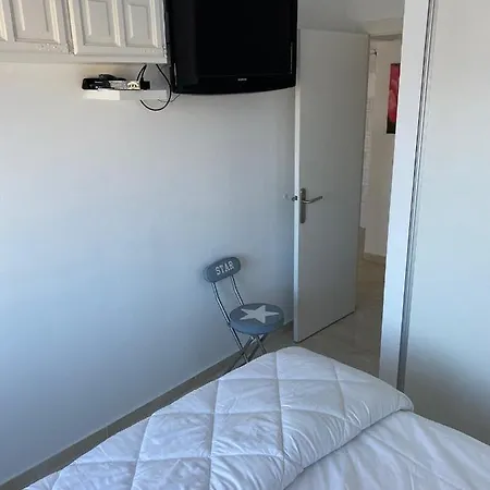 Apartment Moderne Premiere Ligne De Avec Piscine