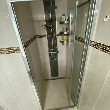 Moderne Premiere Ligne De Avec Piscine Apartment