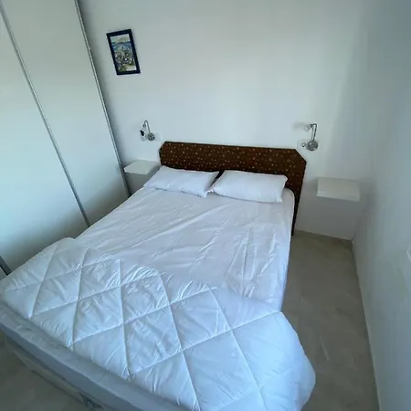 Moderne Premiere Ligne De Avec Piscine Apartment