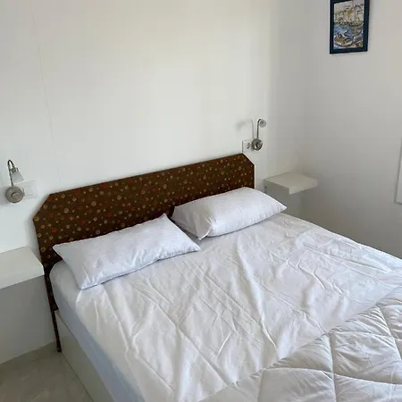 Moderne Premiere Ligne De Avec Piscine Apartment Roses