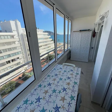 Moderne Premiere Ligne De Avec Piscine Roses